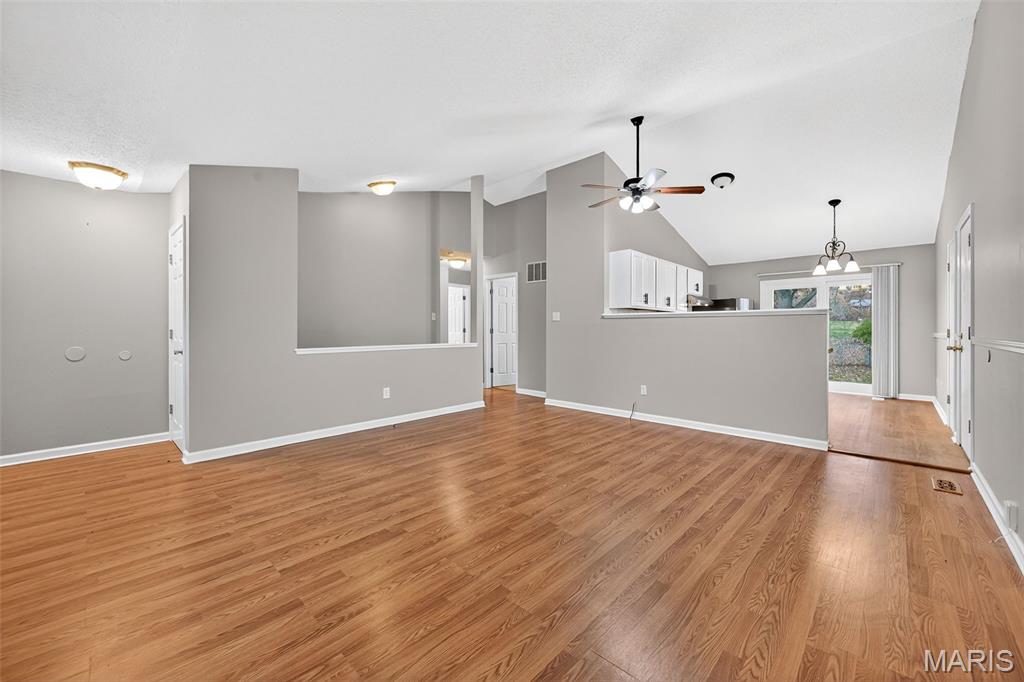 2016 Freemantle Court Florissant, MO 63031 - Photo 9 of 41