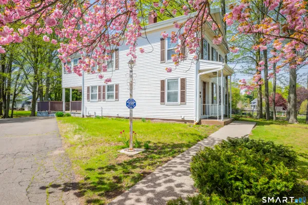 $695,000 | 68 Village Street, North Haven, CT 06473