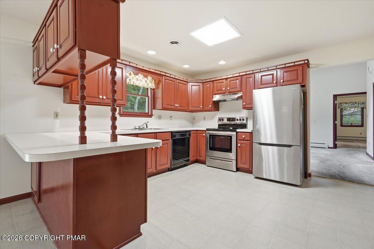 209 Foothill Boulevard Effort, PA 18330 - Photo 26 of 61 Kitchen
