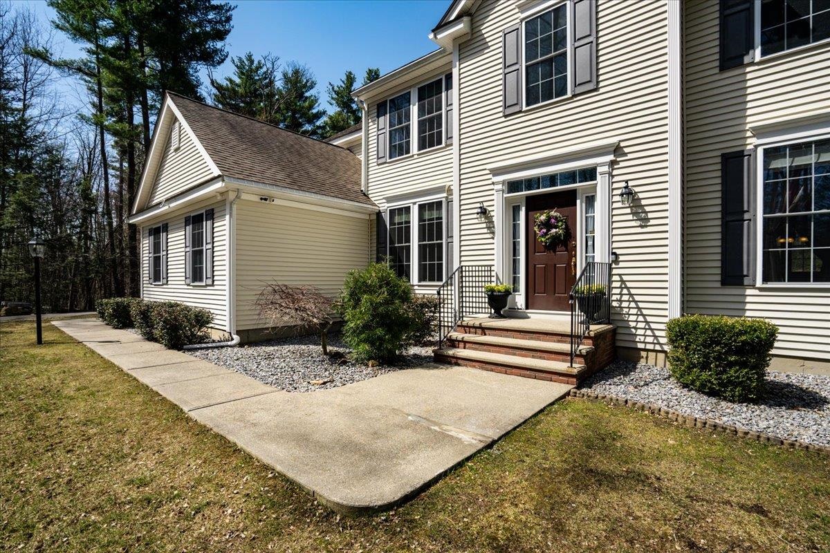 193 New Boston Road Bedford, NH 03110 - Photo 3 of 54 Gallery Image 3