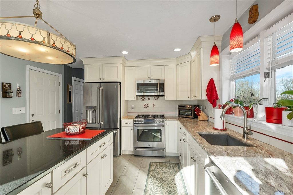 71 Hawthorne Village Road, Unit 71 Nashua, NH 03062 - Photo 14 of 42 Gallery Image 14