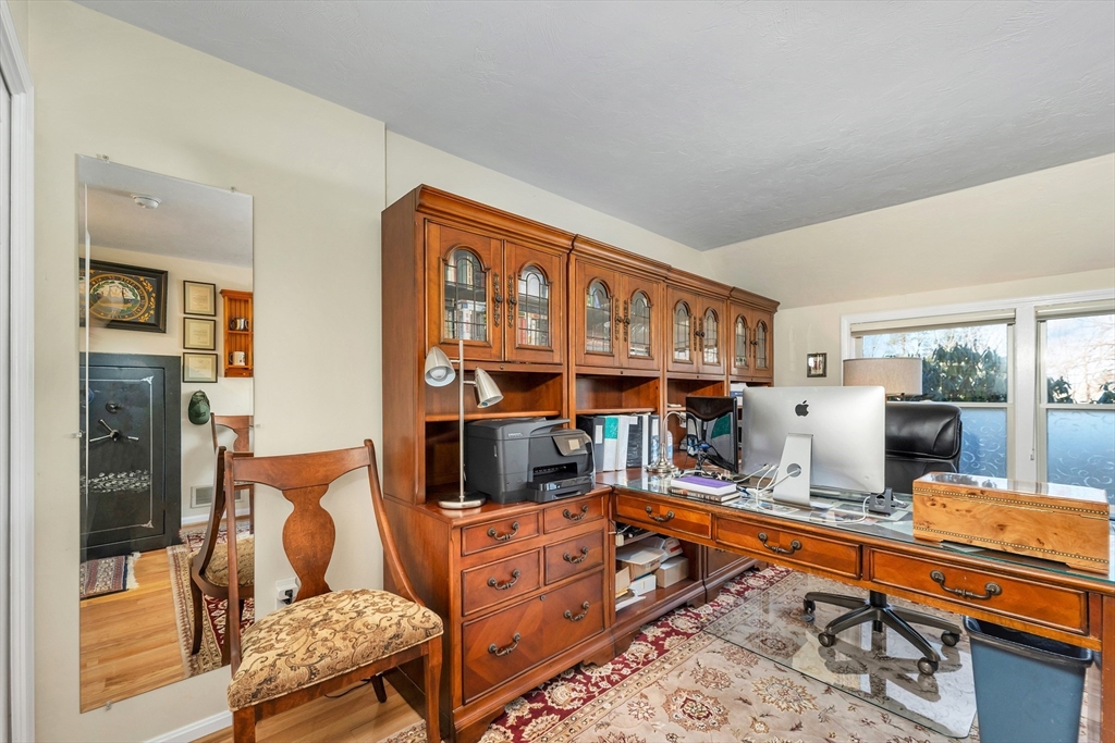 71 Hawthorne Village Road, Unit 71 Nashua, NH 03062 - Photo 15 of 42 Gallery Image 15