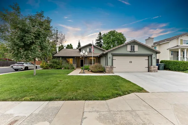 $450,000 | 2703 Mitchell Avenue, Clovis, CA 93611