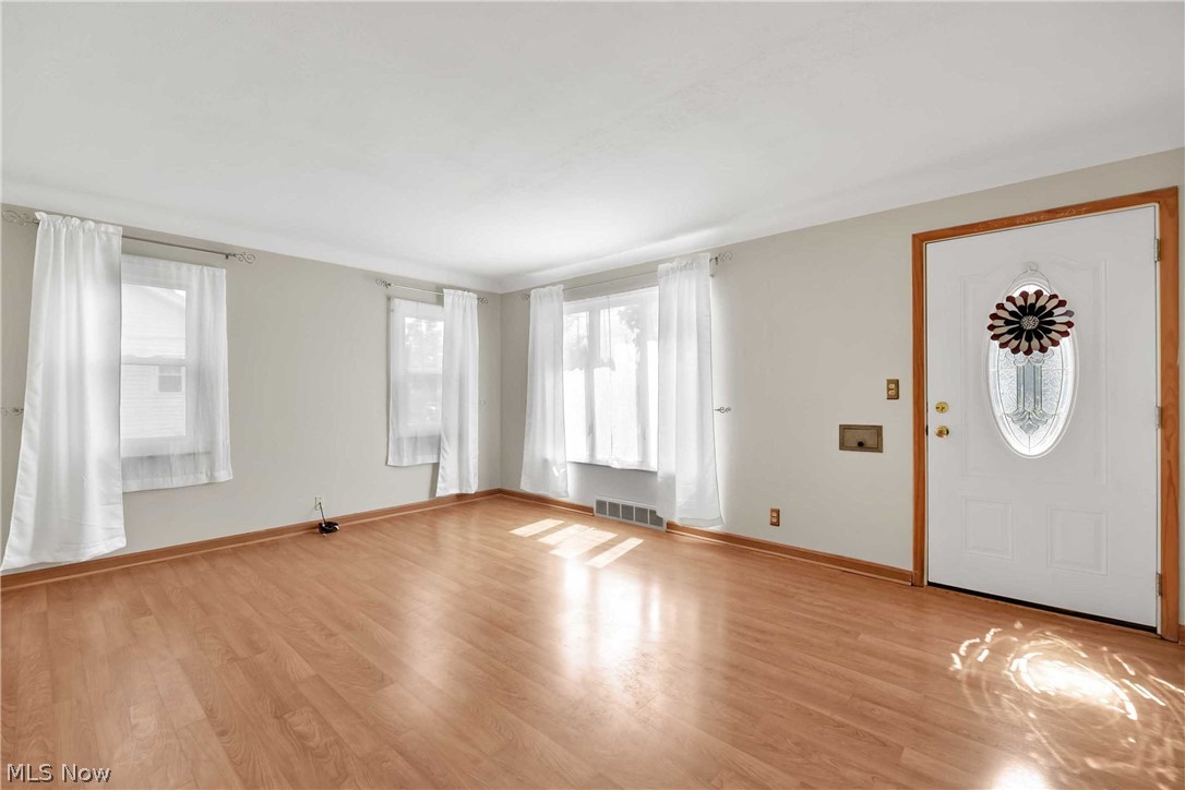 3422 Ralph Avenue Cleveland, OH 44109 - Photo 2 of 35 Gallery Image 2