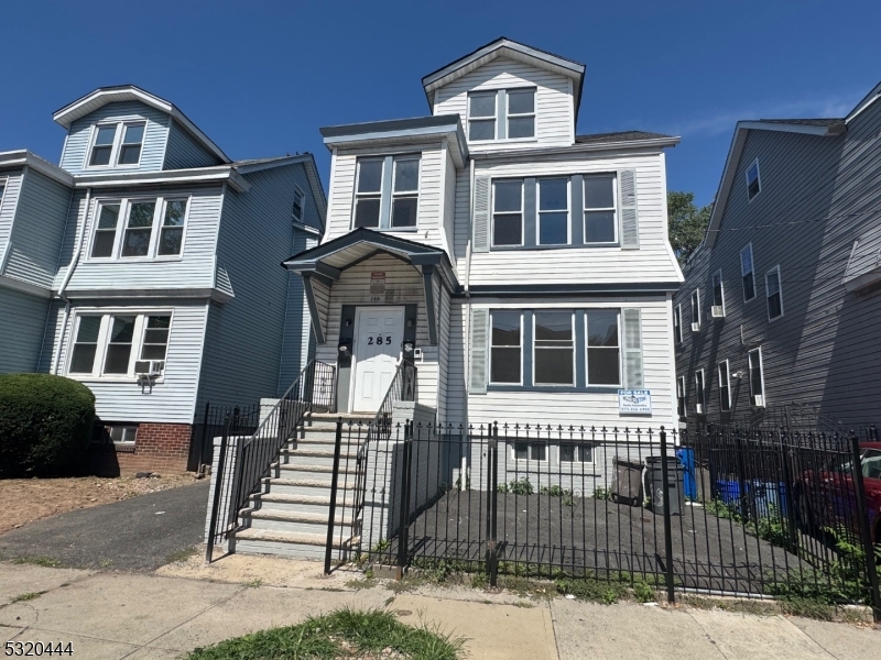 285 Wainwright Street Newark, NJ 07112 - Photo 2 of 27 front view of a house