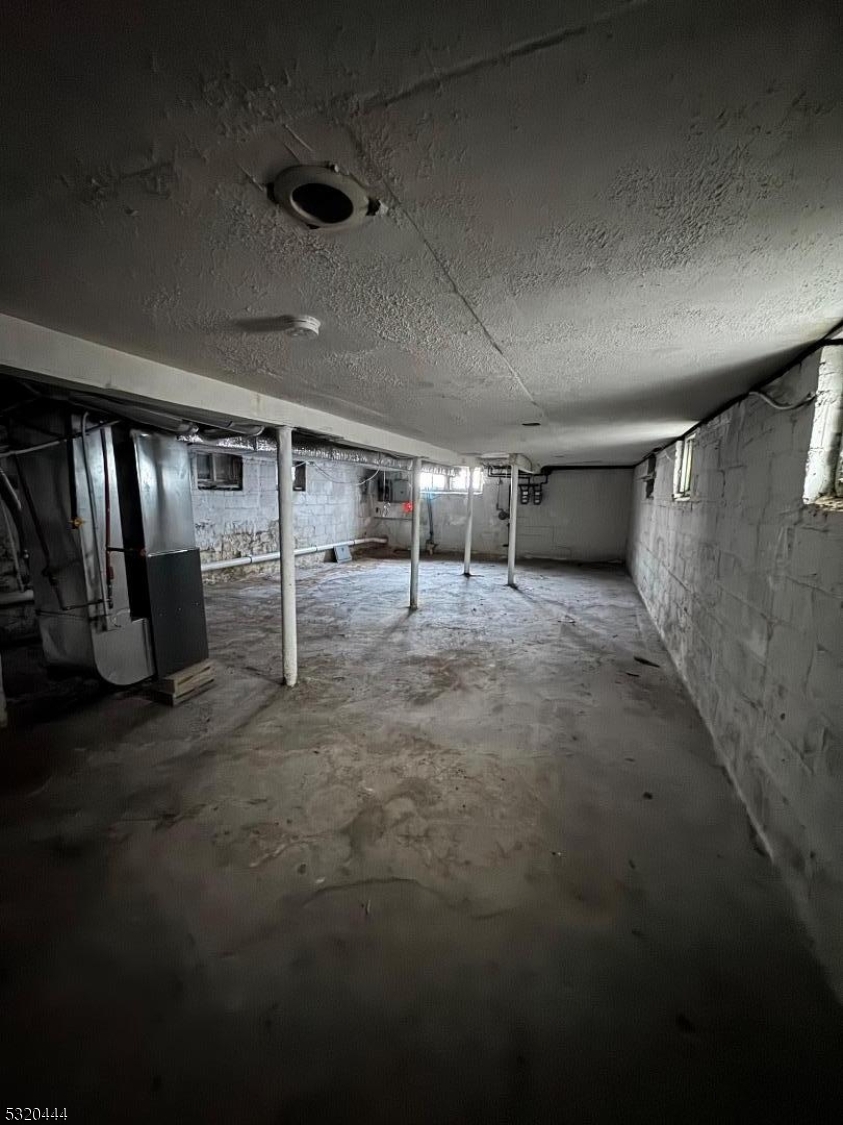 285 Wainwright Street Newark, NJ 07112 - Photo 26 of 27 a view of an empty room