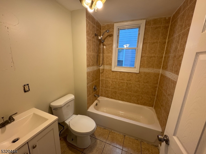 285 Wainwright Street Newark, NJ 07112 - Photo 9 of 27 a bathroom with a toilet and a bathtub