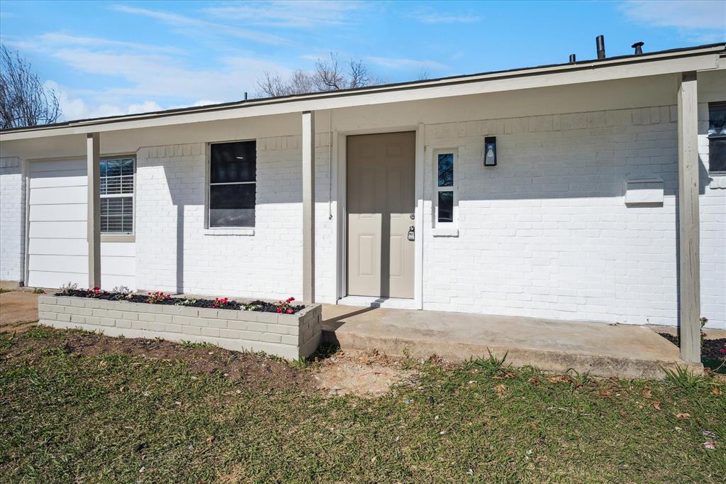 1809 Dunning Street Irving, TX 75061 - Photo 31 of 35 a front view of a house
