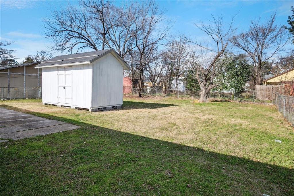 1809 Dunning Street Irving, TX 75061 - Photo 35 of 35 a view of a backyard with large trees