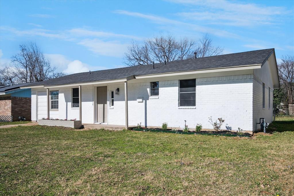 1809 Dunning Street Irving, TX 75061 - Photo 10 of 35 a front view of house with yard