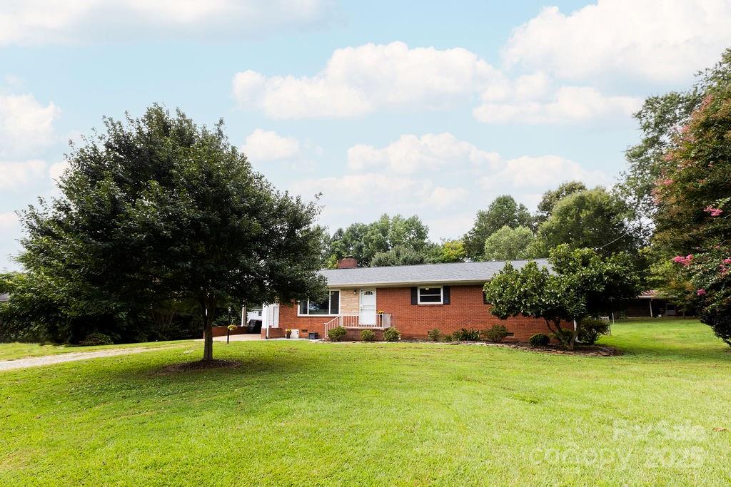 2274 Country Club Road Lincolnton, NC 28092 - Photo 2 of 40 Gallery Image 2