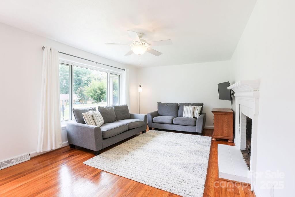 2274 Country Club Road Lincolnton, NC 28092 - Photo 4 of 40 Gallery Image 4