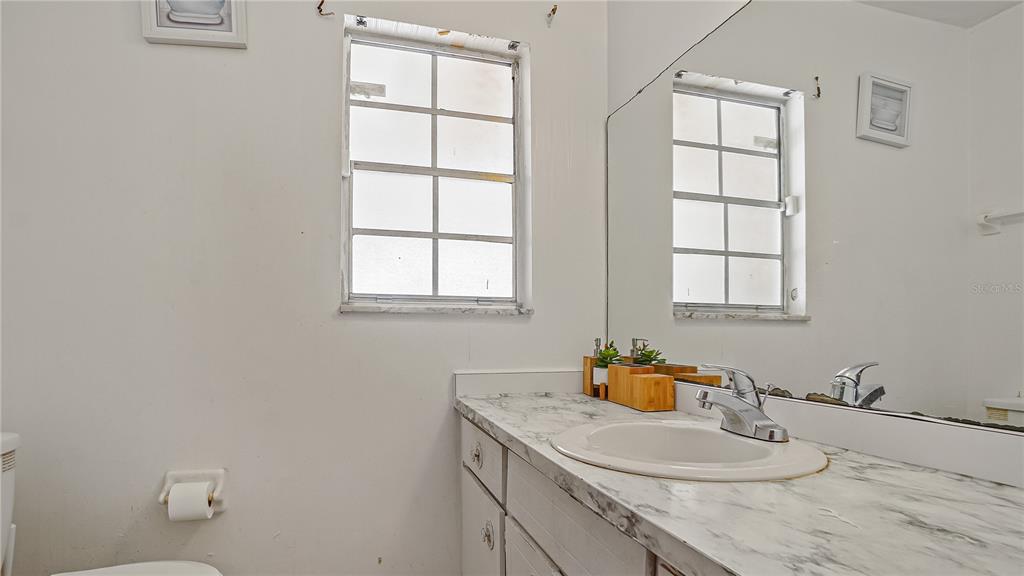 5891 Sir Henry Road Orlando, FL 32808 - Photo 16 of 40