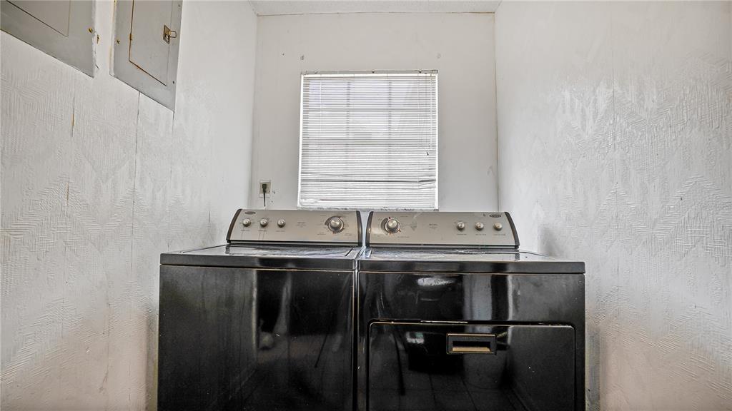 5891 Sir Henry Road Orlando, FL 32808 - Photo 17 of 40