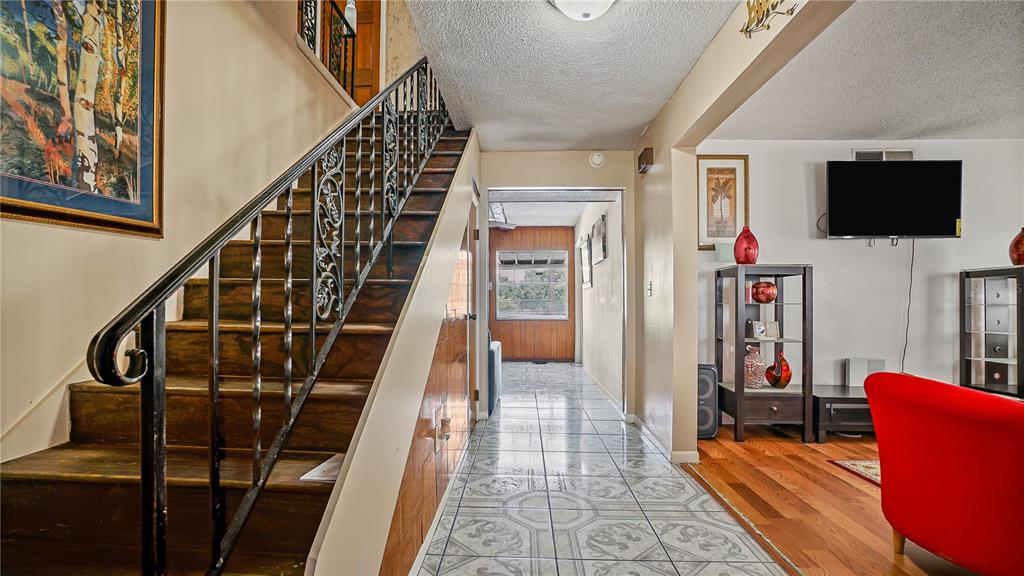 5891 Sir Henry Road Orlando, FL 32808 - Photo 18 of 40