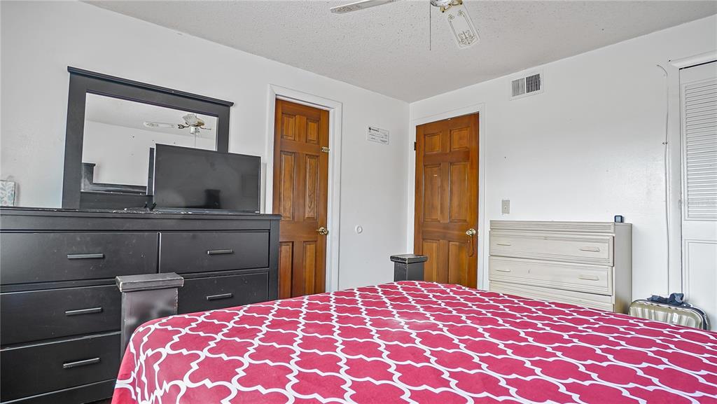 5891 Sir Henry Road Orlando, FL 32808 - Photo 21 of 40