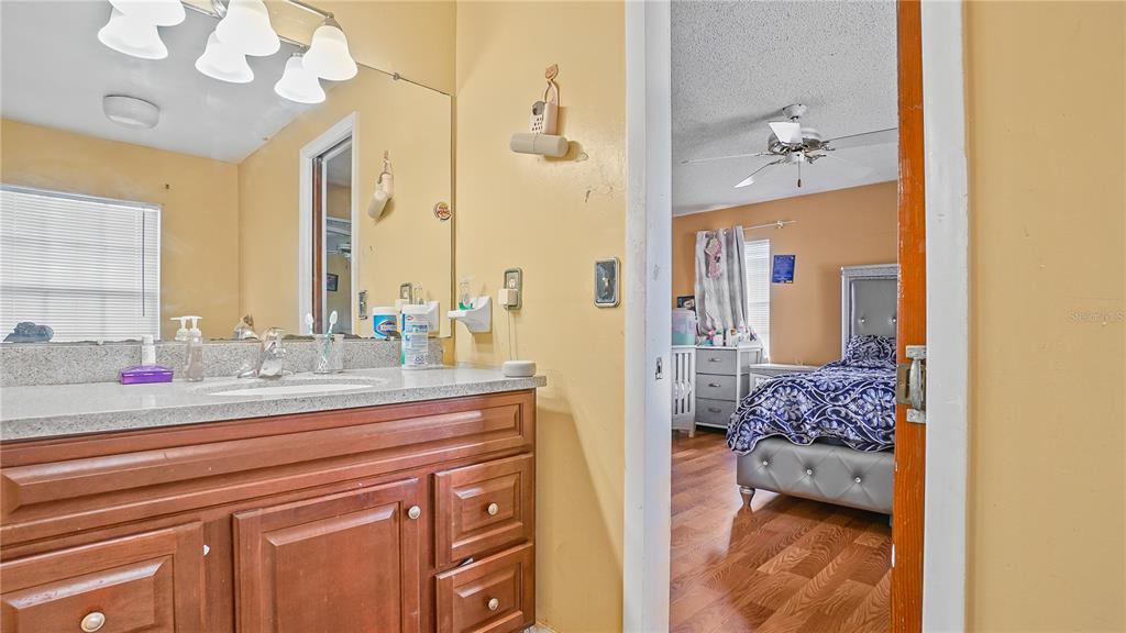 5891 Sir Henry Road Orlando, FL 32808 - Photo 31 of 40