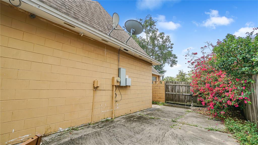 5891 Sir Henry Road Orlando, FL 32808 - Photo 32 of 40