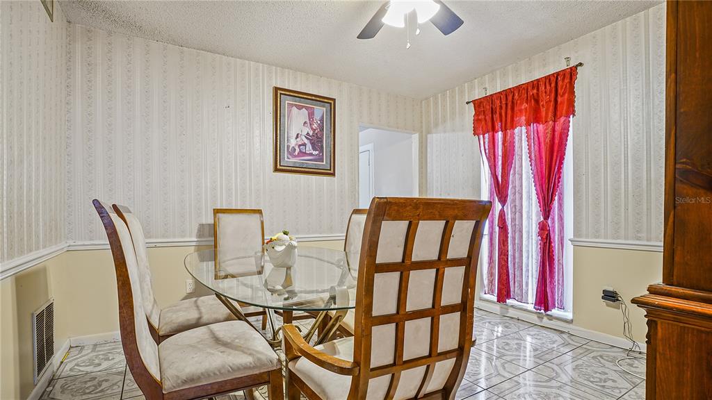 5891 Sir Henry Road Orlando, FL 32808 - Photo 7 of 40