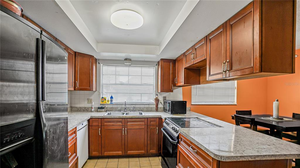 5891 Sir Henry Road Orlando, FL 32808 - Photo 8 of 40