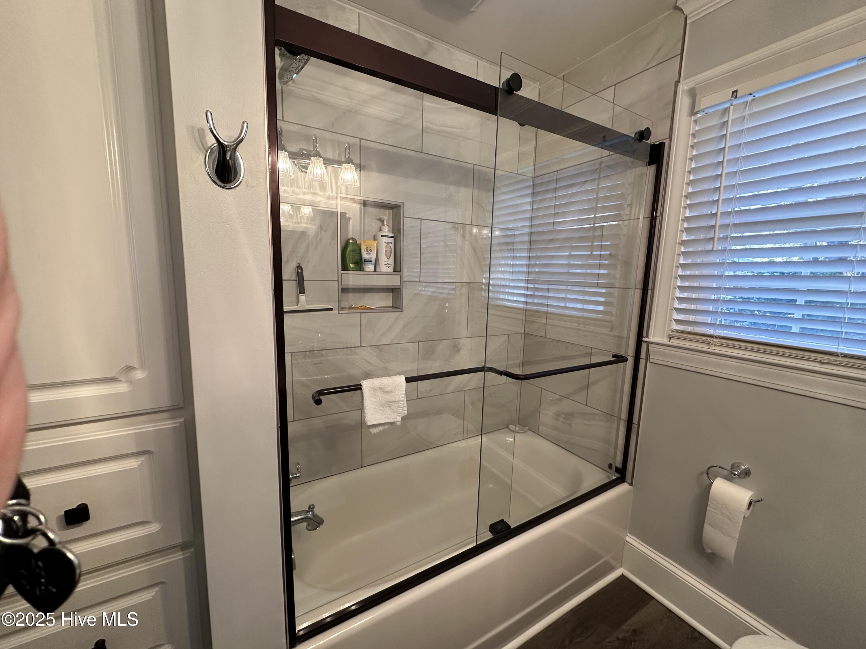 501 Blaney Street Clinton, NC 28328 - Photo 23 of 30 2nd bathroom