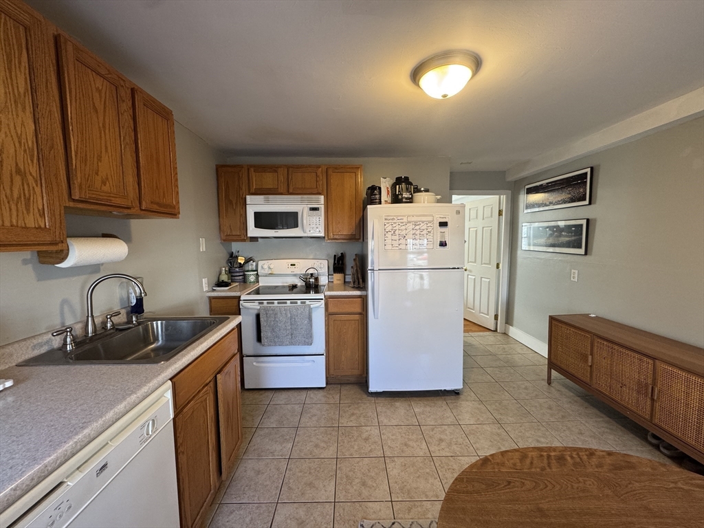 71 Rivulet Street, Unit B Uxbridge, MA 01569 - Photo 3 of 12