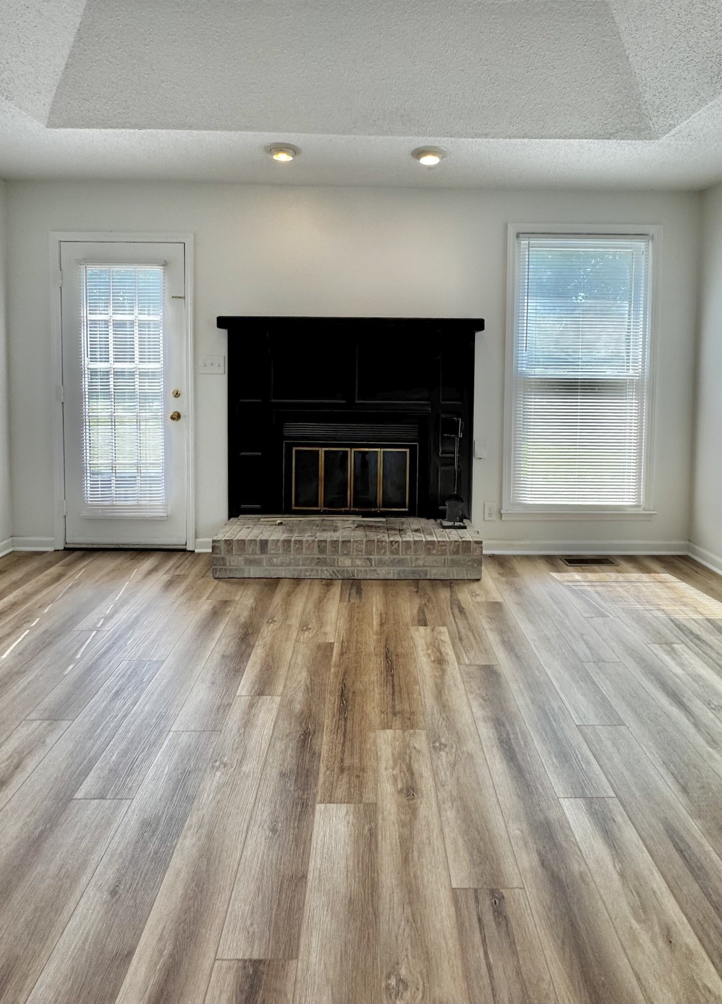 1316 Sun Valley Road Clarksville, TN 37040 - Photo 4 of 10 Gallery Image 4
