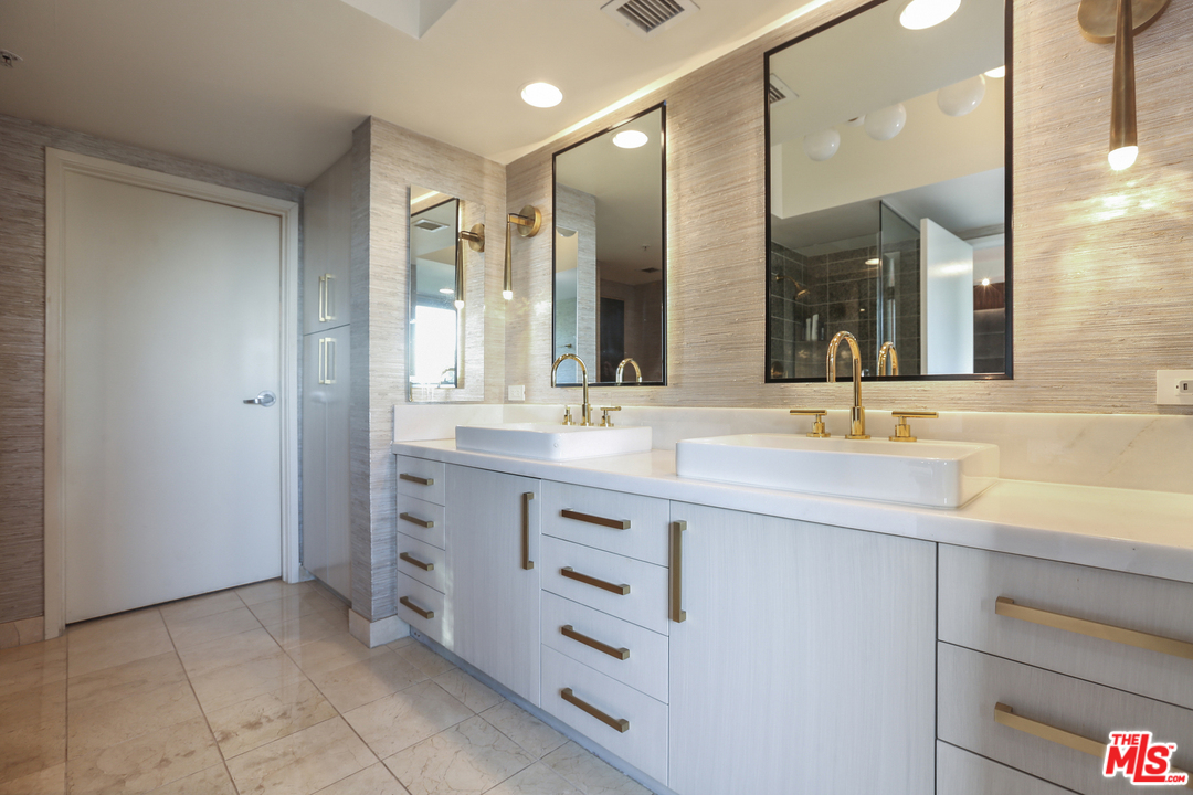 13700 Marina Pointe Drive, Unit 405 Venice, CA 90292 - Photo 25 of 54