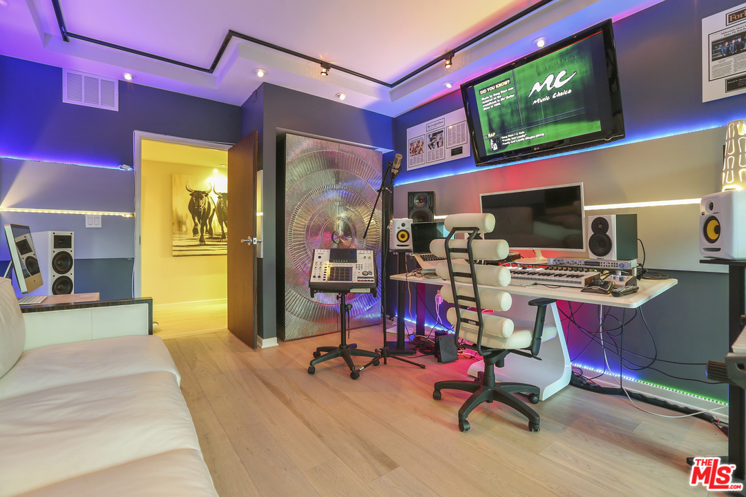 13700 Marina Pointe Drive, Unit 405 Venice, CA 90292 - Photo 30 of 54