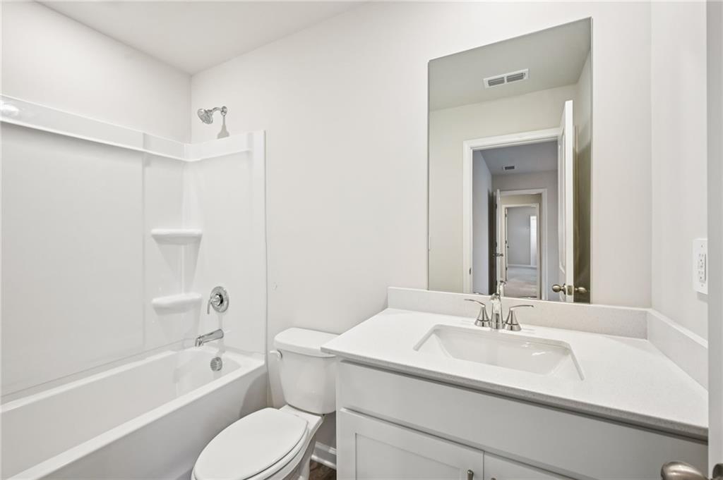 1408 High Fls Lane Grayson, GA 30017 - Photo 30 of 48 a bathroom with a sink toilet and bathtub