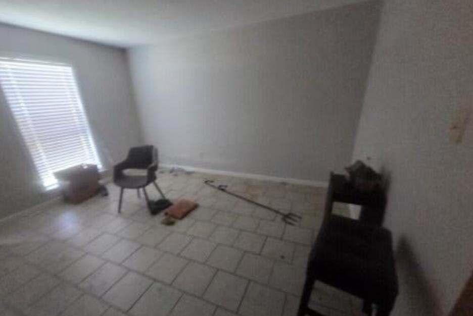 5573 Pleasant View Road, Unit 35 Memphis, TN 38134 - Photo 6 of 6 a living room with furniture and a window