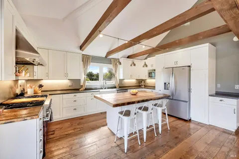 $1,395,000 | 1000 East Sunnyslope Road, Petaluma, CA 94952