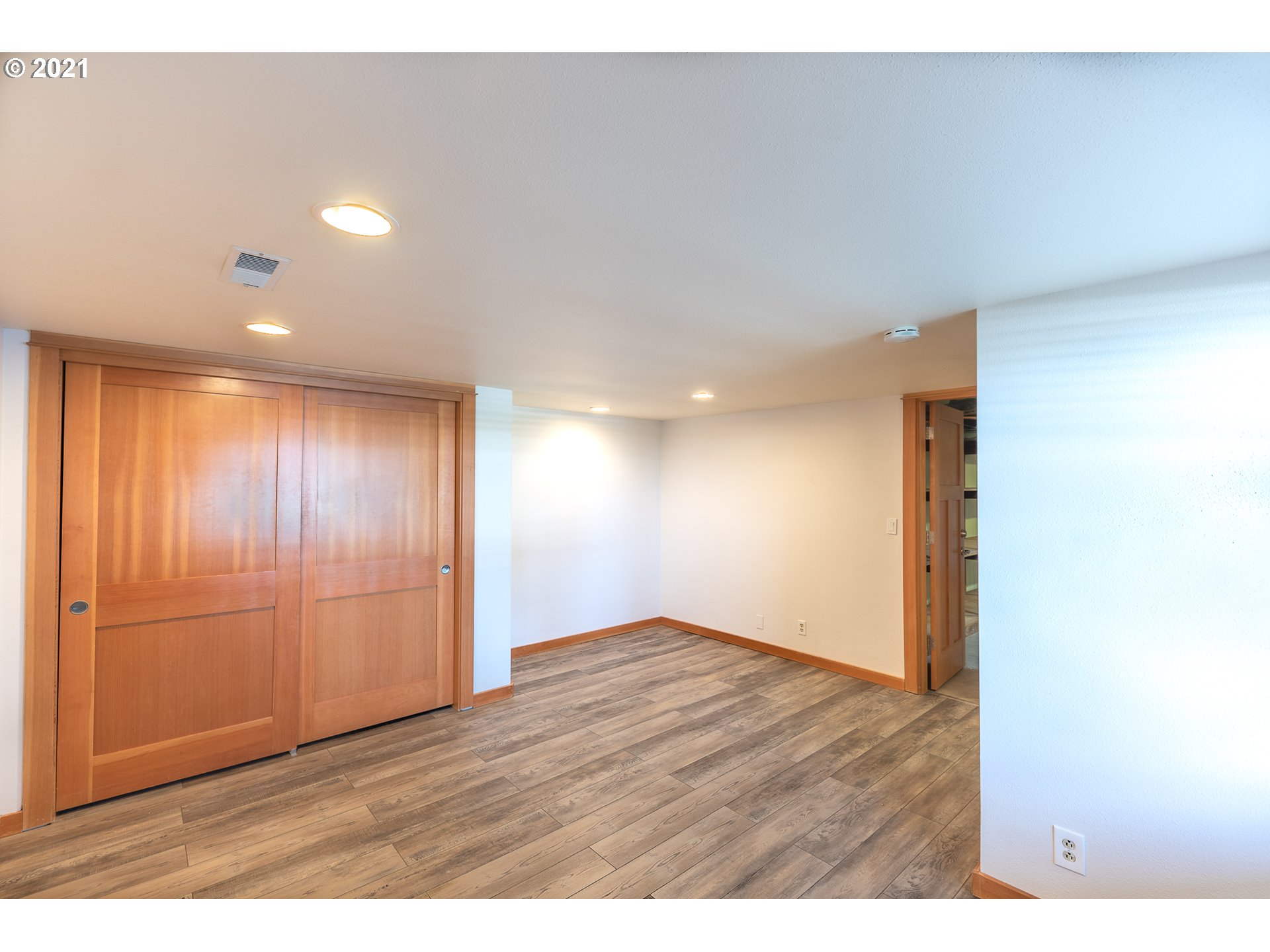 16675 Southwest Parrett Mountain Road Sherwood, OR 97140 - Photo 20 of 31 a view of an empty room