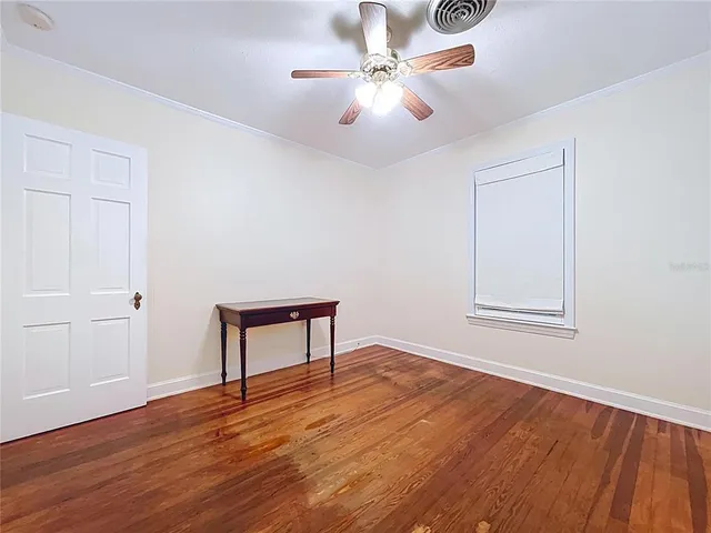 a view of empty room with window