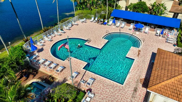 $550,000 | 6766 Via Regina, Boca Raton, FL 33433