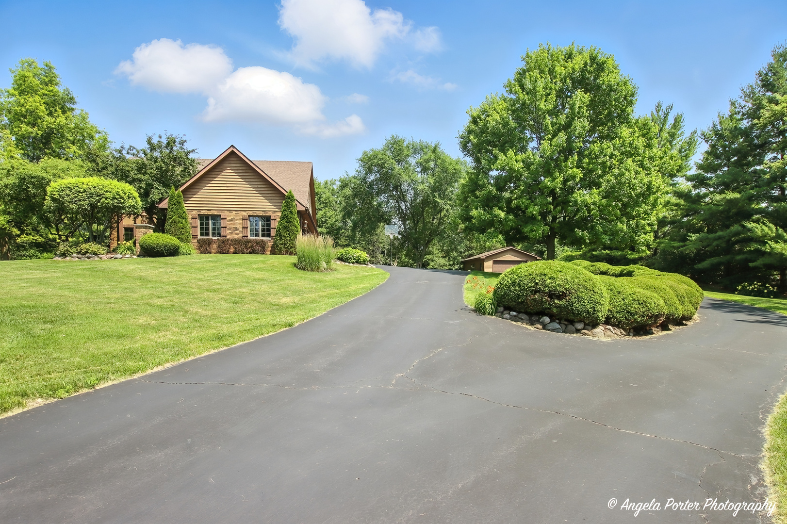 1815 Vineyard Lane Spring Grove, IL 60081 - Photo 3 of 42 Gallery Image 3