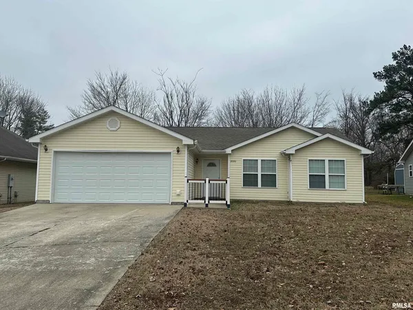 $149,000 | 2020 East Creekwood, Carbondale, IL 62902