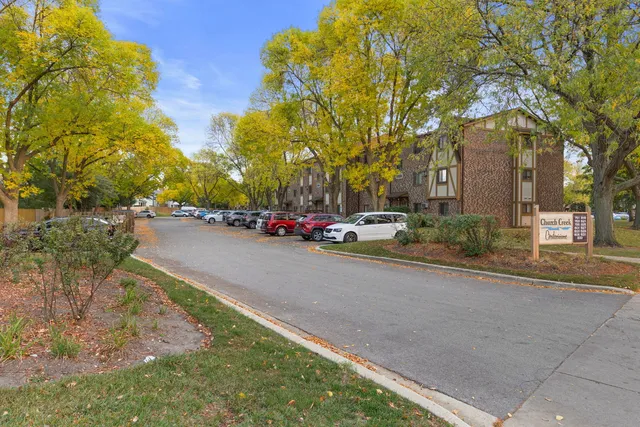 $224,900 | 751 South Dwyer Avenue, Unit F, Arlington Heights, IL 60005