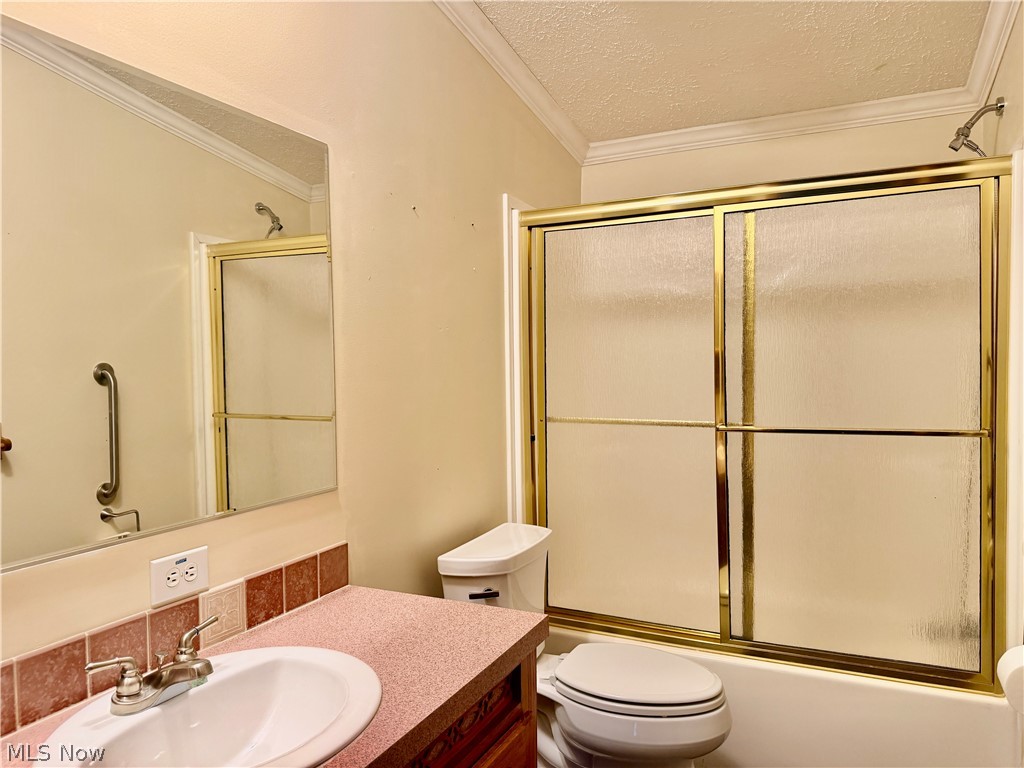 5665 Innkeeper Street Southeast Dennison, OH 44621 - Photo 12 of 13 Full Guest Bath