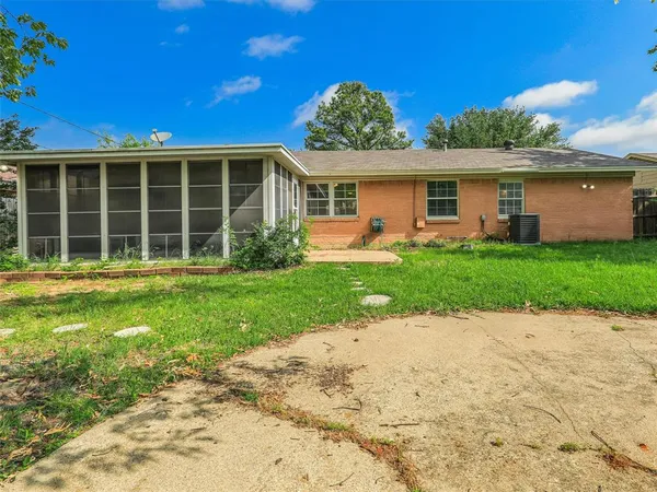 $2,500 | 2976 Cameo Lane, Farmers Branch, TX 75234