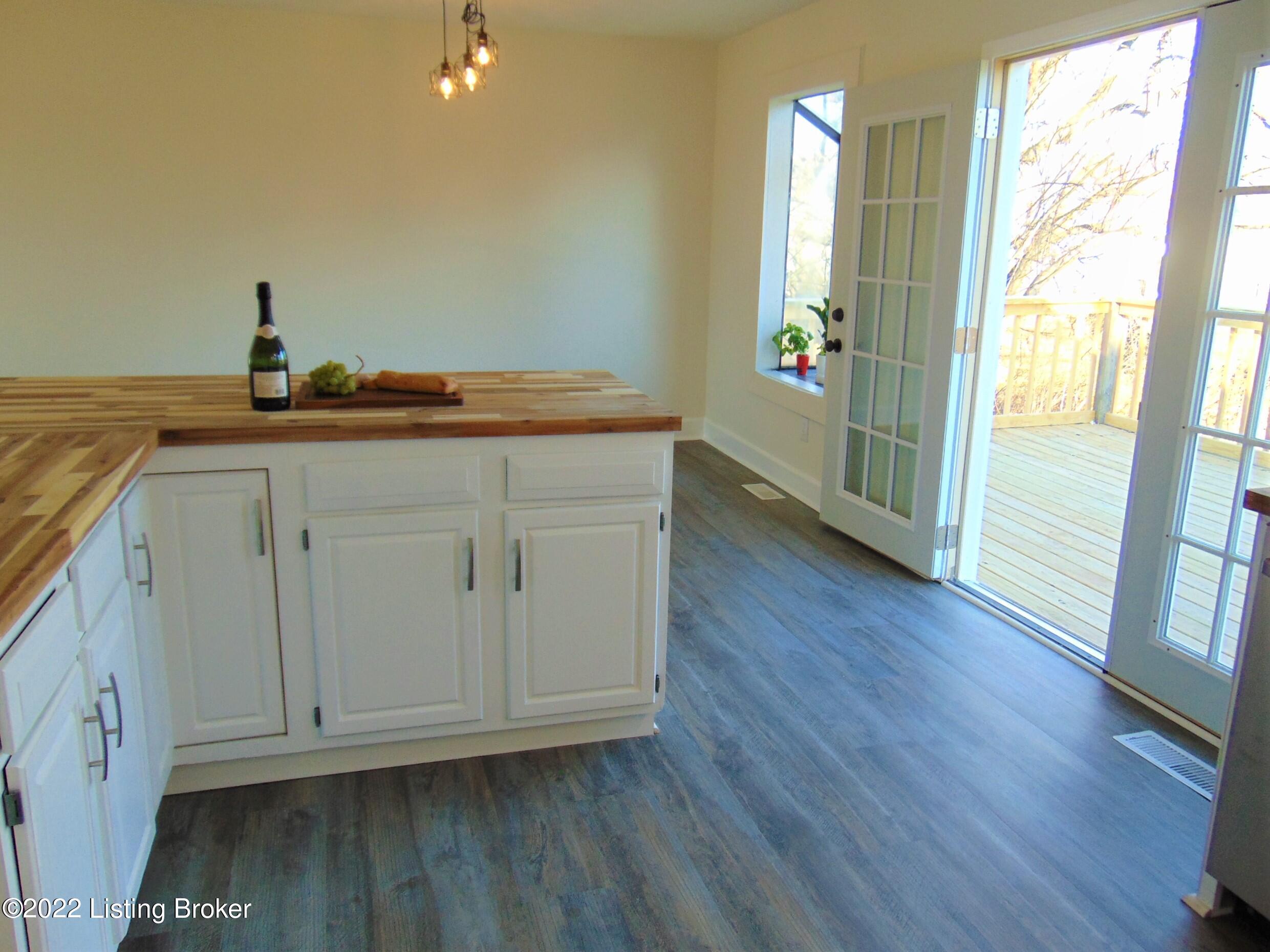 5018 Woodsend Road Louisville, KY 40229 - Photo 26 of 74 DSC03378