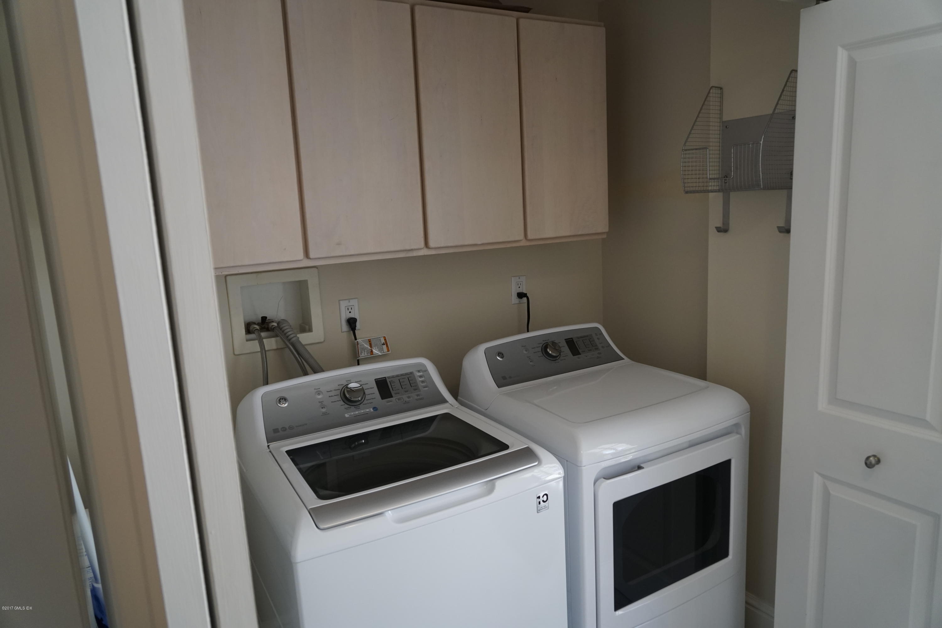 12 Birdsong Place Riverside, CT 06878 - Photo 27 of 30 a utility room with dryer and washer