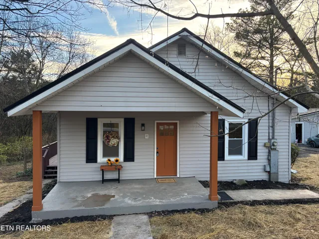 $259,900 | 205 Old Dandridge Pike, Strawberry Plains, TN 37871