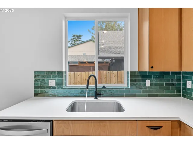 $475,000 | 817 Northeast 94th Avenue, Portland, OR 97220