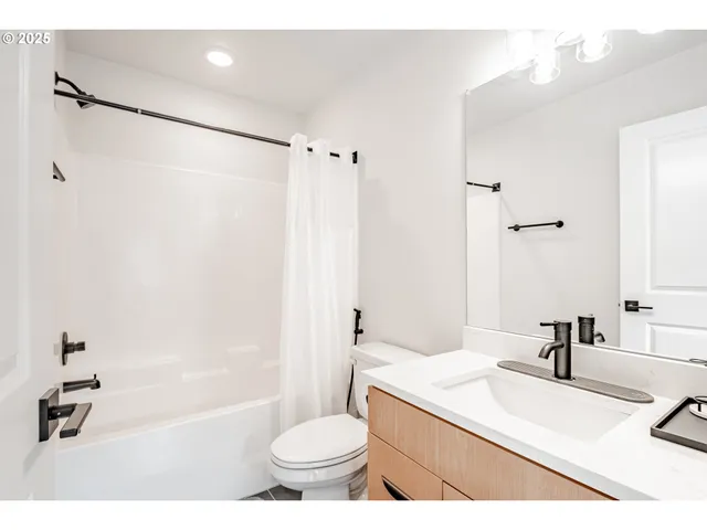 $475,000 | 817 Northeast 94th Avenue, Portland, OR 97220