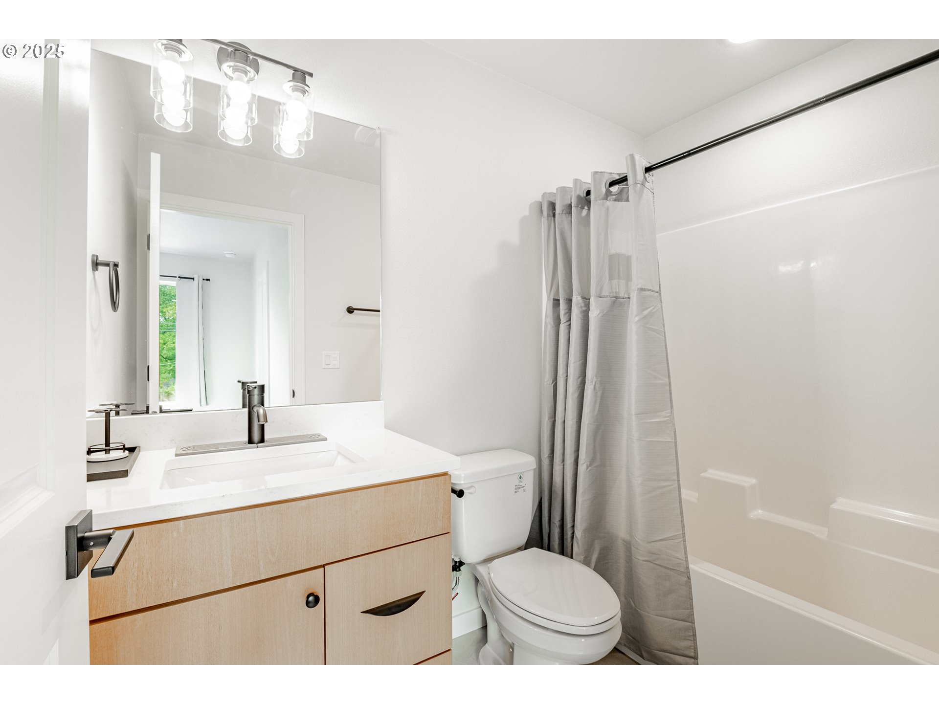 817 Northeast 94th Avenue Portland, OR 97220 - Photo 24 of 39