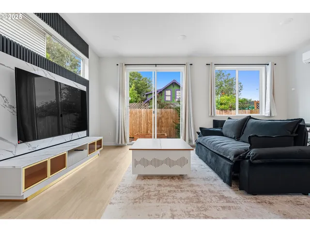 $475,000 | 817 Northeast 94th Avenue, Portland, OR 97220