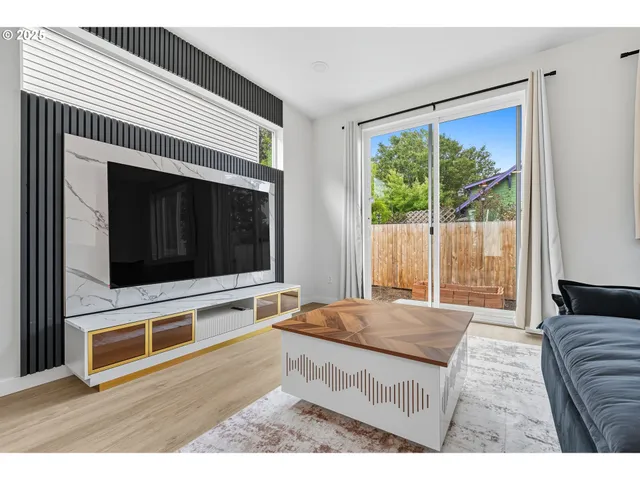 $475,000 | 817 Northeast 94th Avenue, Portland, OR 97220