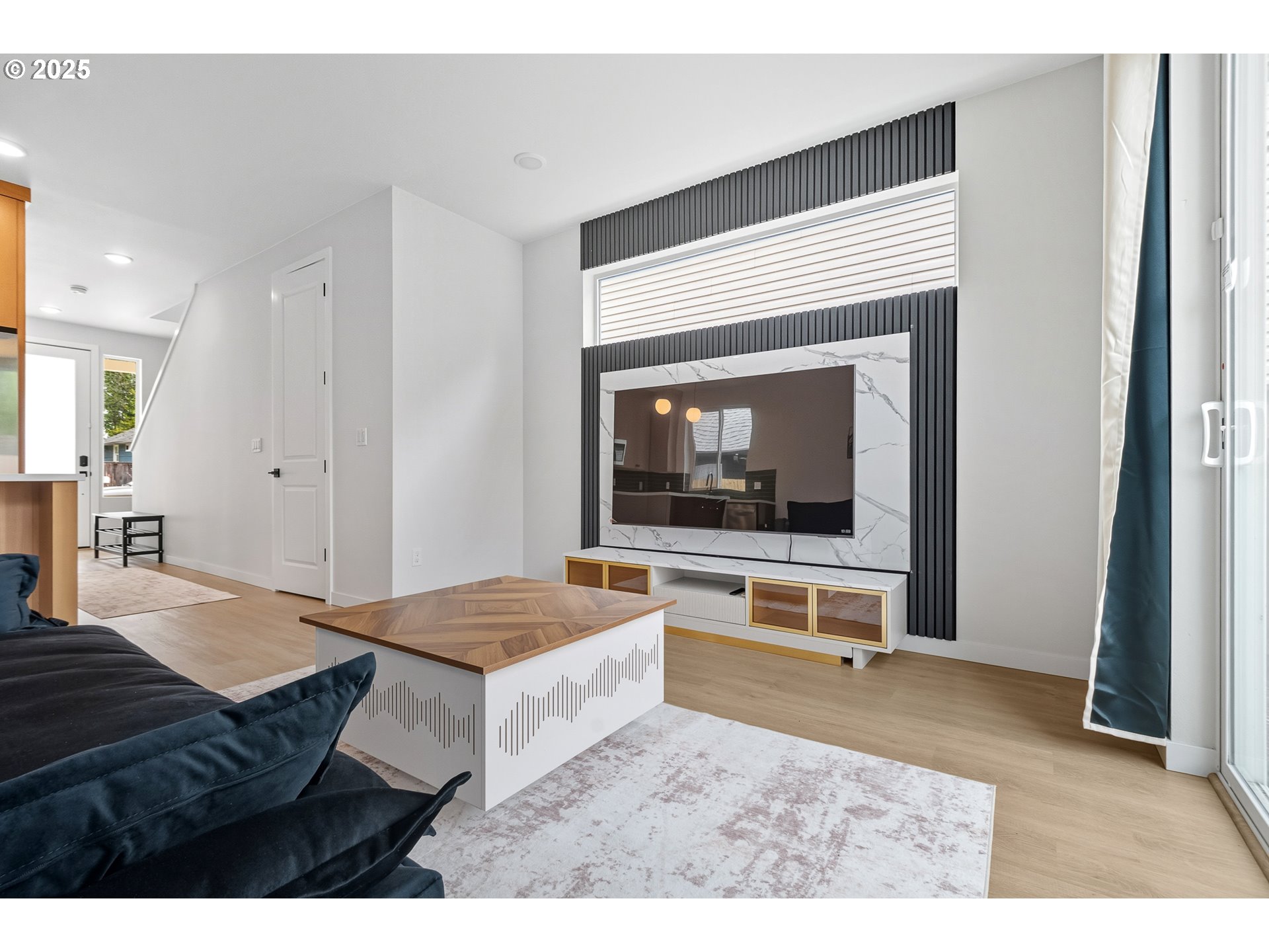 817 Northeast 94th Avenue Portland, OR 97220 - Photo 7 of 39