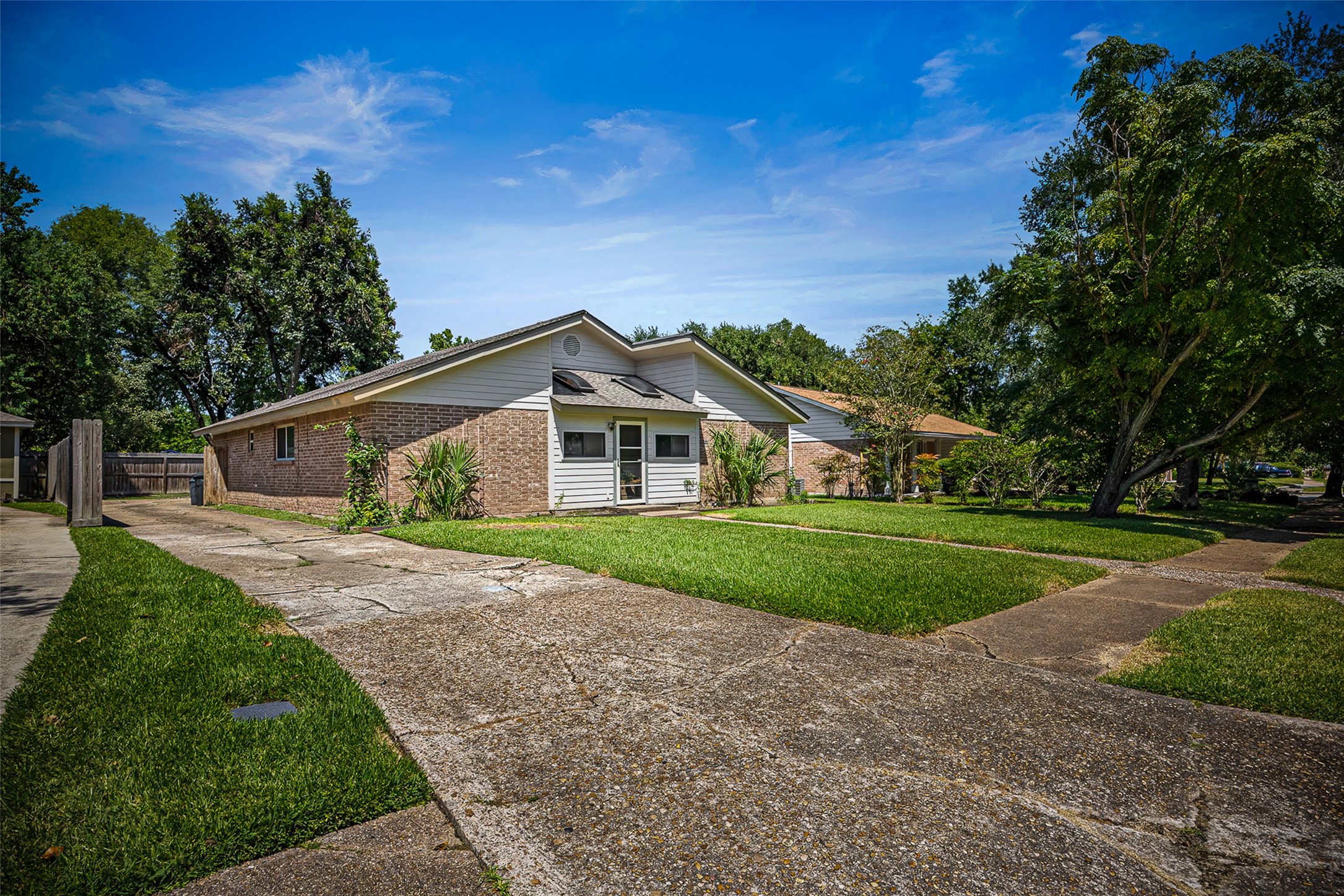 2519 Wood River Road Spring, TX 77373 - Photo 2 of 26